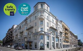 In Hotel Beograd
